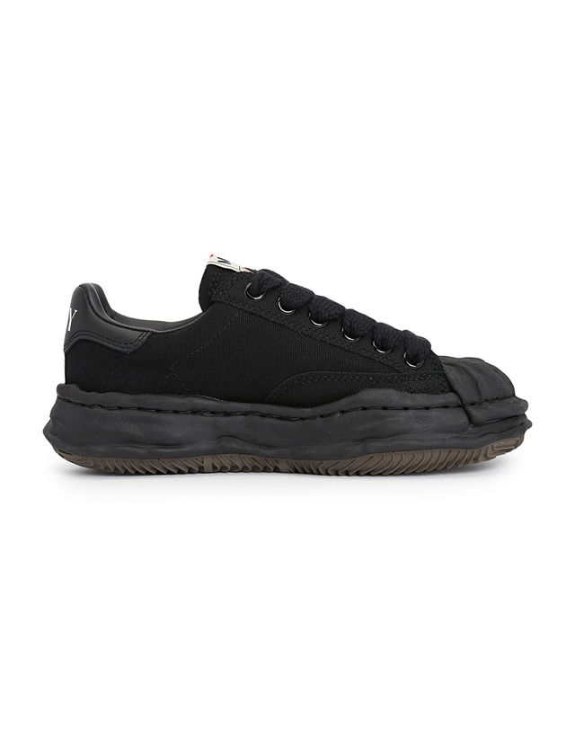 메종미하라야스히로 메종미하라야스히로 블래이키 오리지널 솔 스니커즈 A08FW735 BLK BLK (남여공용) 착용컷