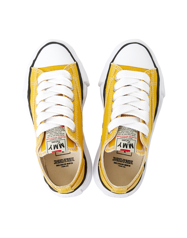 메종미하라야스히로 메종미하라야스히로 피터슨 오리지널 솔 스니커즈 A01FW702 YELLOW (남여공용) 착용컷