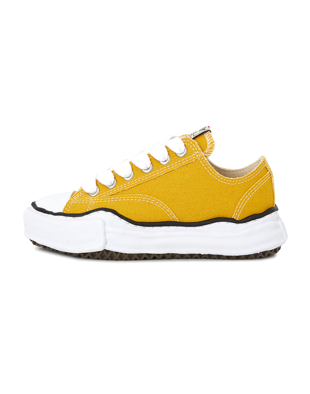 메종미하라야스히로 메종미하라야스히로 피터슨 오리지널 솔 스니커즈 A01FW702 YELLOW (남여공용) 착용컷