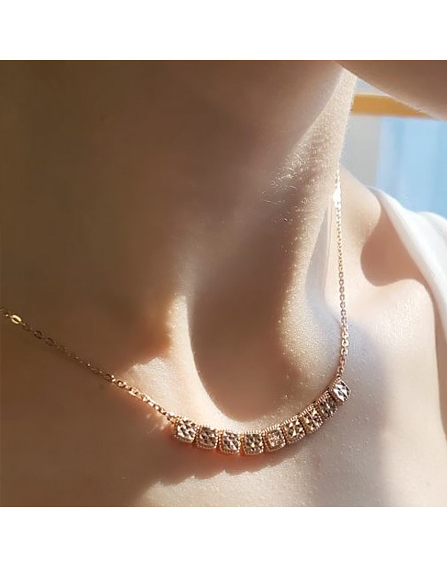 아몽 18K 컷팅사각 브리즈 목걸이 착용컷