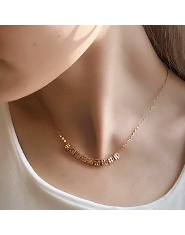 아몽 18K 컷팅사각 브리즈 목걸이 착용컷