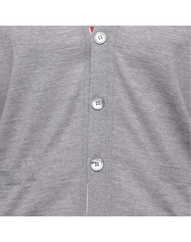 톰브라운 [THOM BROWNE] 메리노울 클래식 브이넥 가디건 MKC002A Y1014 058 착용컷