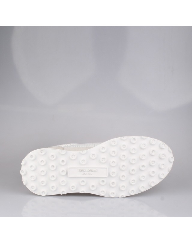 톰브라운 [THOM BROWNE] 테크 러너 클리어솔 스니커즈 FFD120B 05584 100 착용컷