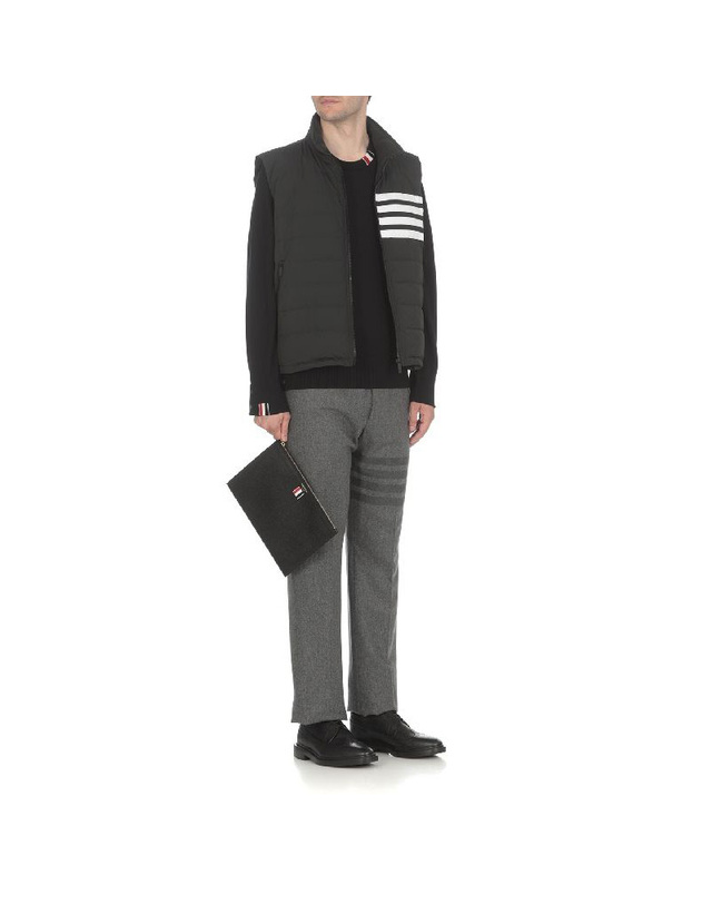 톰브라운 [THOM BROWNE] 4바 폴리 트월 다운 패딩 조끼 MVD024X 07259 015 착용컷