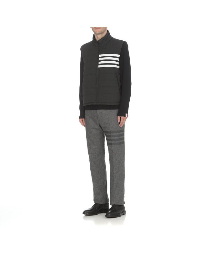톰브라운 [THOM BROWNE] 4바 폴리 트월 다운 패딩 조끼 MVD024X 07259 015 착용컷