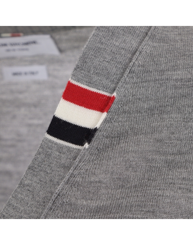 톰브라운 [THOM BROWNE] 파인 메리노 울 가디건 MKC489A Y1014 055 착용컷