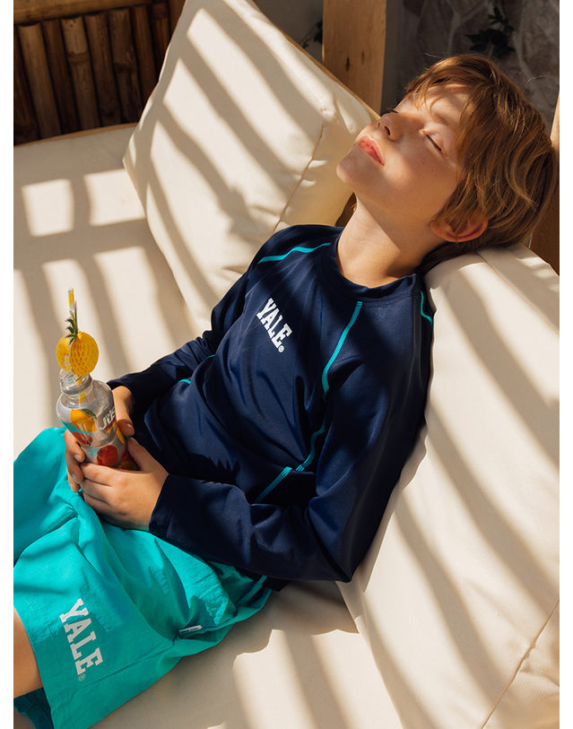 예일 키즈 [예일키즈] 심플로고 래쉬가드 셋업 YJCCRUD23090 착용컷