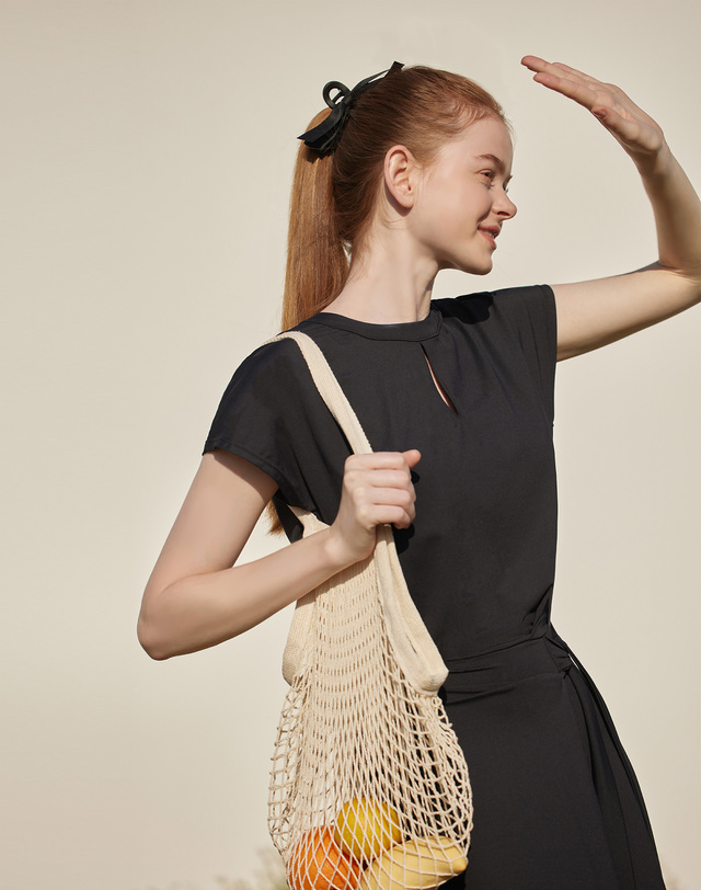 벨로디네라 Lily Swimdress Black 착용컷