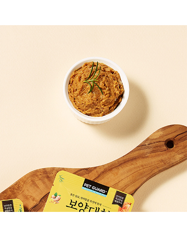 브이펫 보양대첩 강아지파우치 하모니 연어와 참치 80G 10팩 착용컷