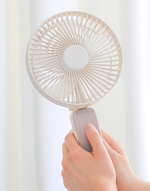 아이노트 [아이노트] 와이드 접이식 빅팬 핸디 선풍기 TBH14 착용컷