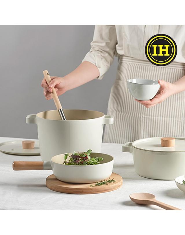 네오플램 네오플램 피카 인덕션 IH 쁘띠웍 궁중팬 18cm 착용컷