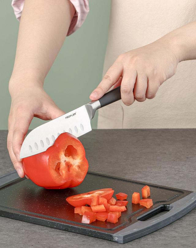 네오플램 네오플램 돌체 칼 산토쿠S 5인치 착용컷