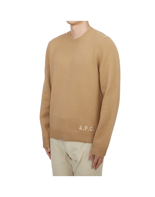 아페쎄 아페쎄 남성 니트 WVBAZ H23059 TCB CAMEL ECRU 착용컷