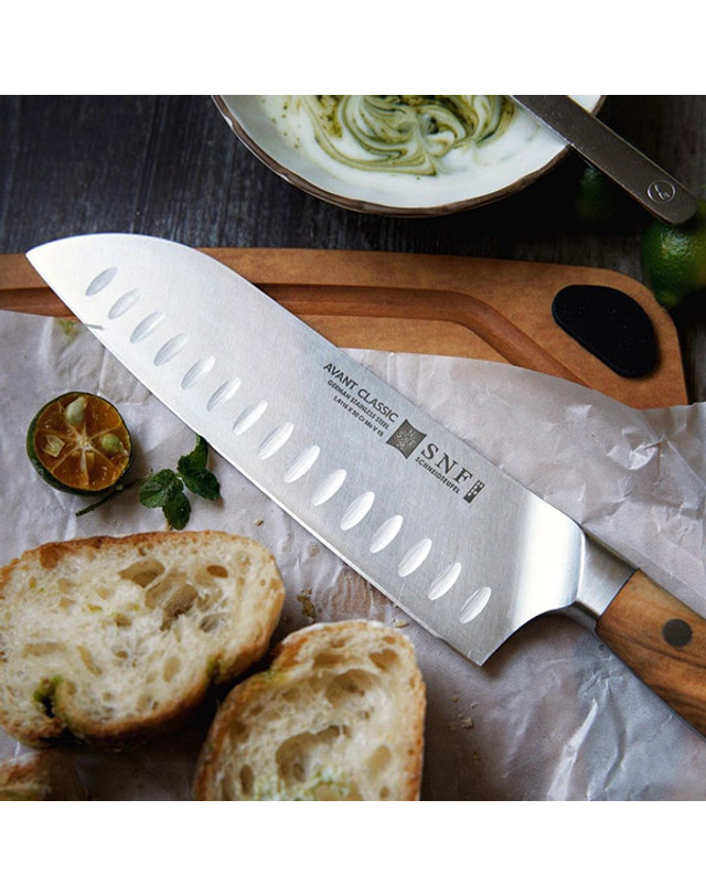 에스엔에프 SNF Avant Classic Olive 산토쿠 나이프 180 착용컷