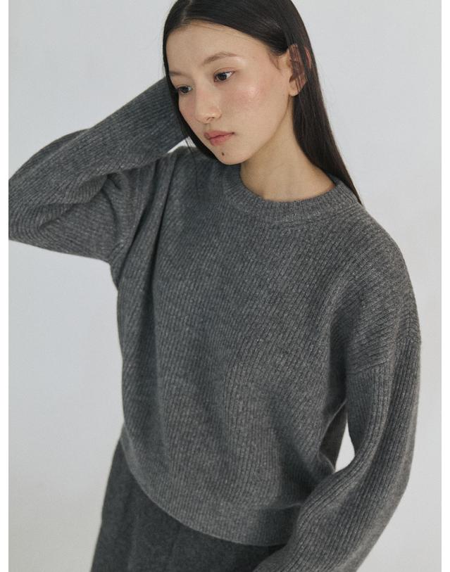 스텝어라운드 Series line - Cashmere drop round knit (CHARCOAL) 퓨터 착용컷