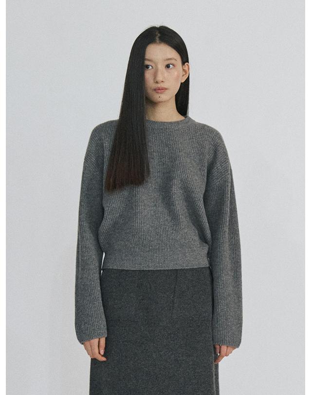 스텝어라운드 Series line - Cashmere drop round knit (CHARCOAL) 퓨터 착용컷