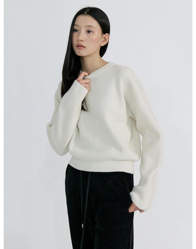 스텝어라운드 Series line - Cashmere drop round knit (IVORY) 아이보리 착용컷