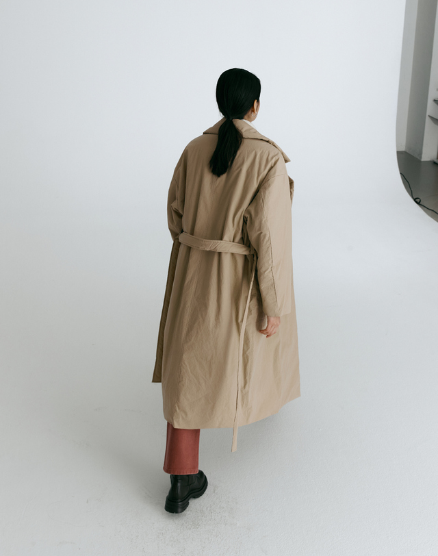 스텝어라운드 Oversized padding belted coat [BEIGE] 착용컷