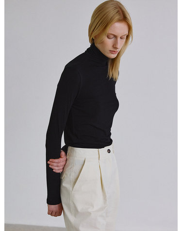 Line detail wool pola_BLACK