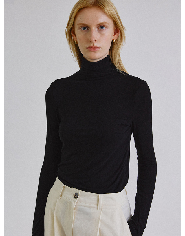 스텝어라운드 Line detail wool pola_BLACK 착용컷