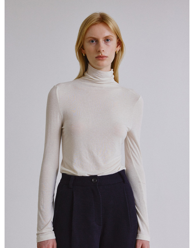 스텝어라운드 Line detail wool pola_IVORY 착용컷