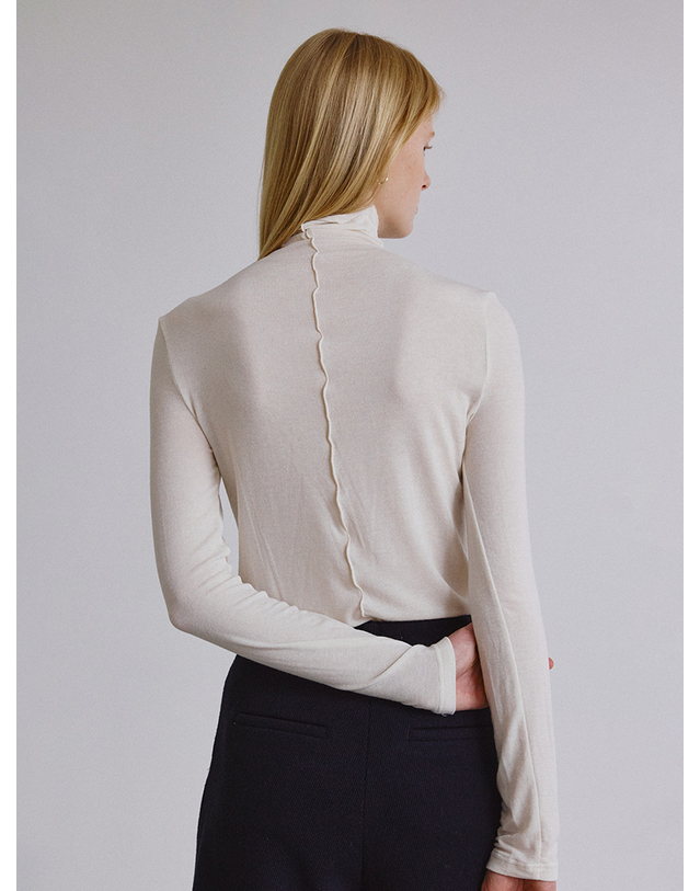 스텝어라운드 Line detail wool pola_IVORY 착용컷