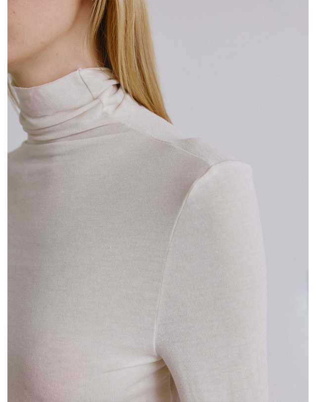 스텝어라운드 Line detail wool pola_IVORY 착용컷