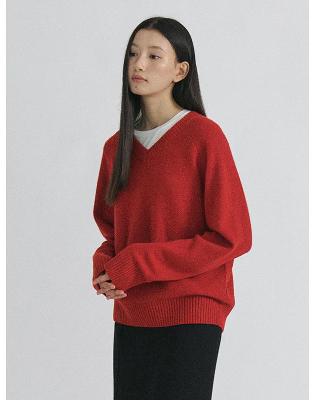 스텝어라운드 Cashmere reglan v neck knit_RED 착용컷