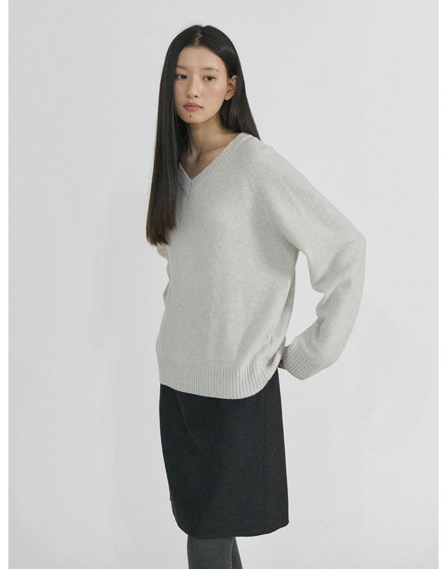스텝어라운드 Cashmere reglan v neck knit_LIGHT GREY 착용컷