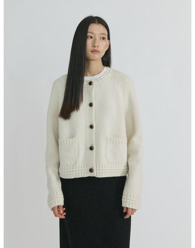 스텝어라운드 Rib line raglan cardigan_IVORY 착용컷