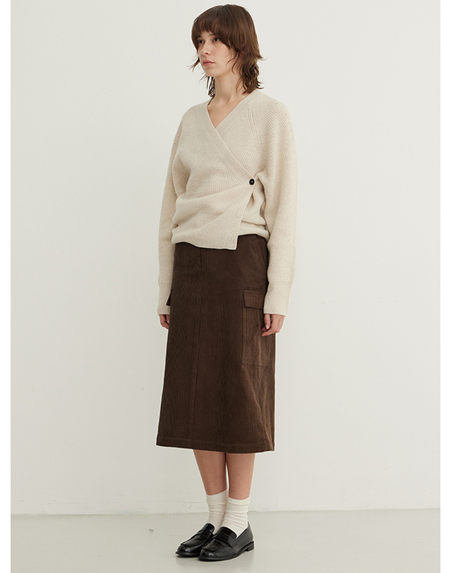스텝어라운드 Corduroy Cargo Midi Skirt_BROWN 초콜릿 착용컷