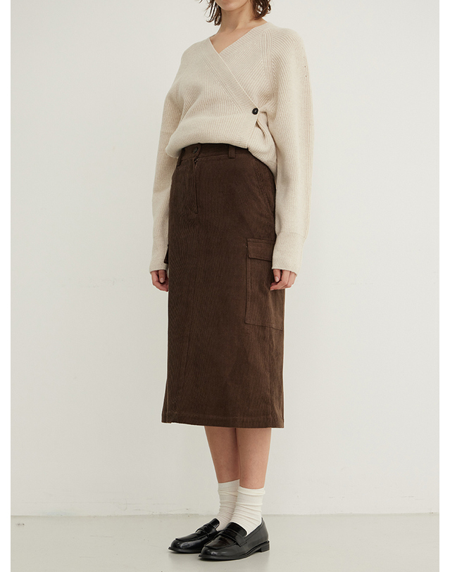 스텝어라운드 Corduroy Cargo Midi Skirt_BROWN 초콜릿 착용컷