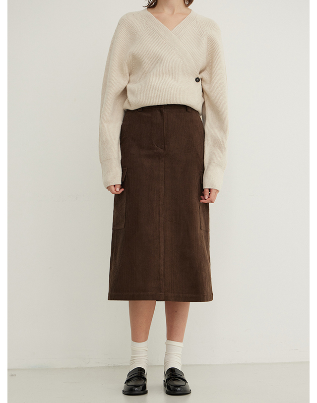 스텝어라운드 Corduroy Cargo Midi Skirt_BROWN 초콜릿 착용컷
