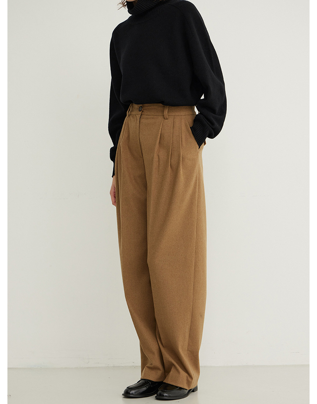 스텝어라운드 Wool Blend Wide Pleated Slacks_CARAMEL 착용컷