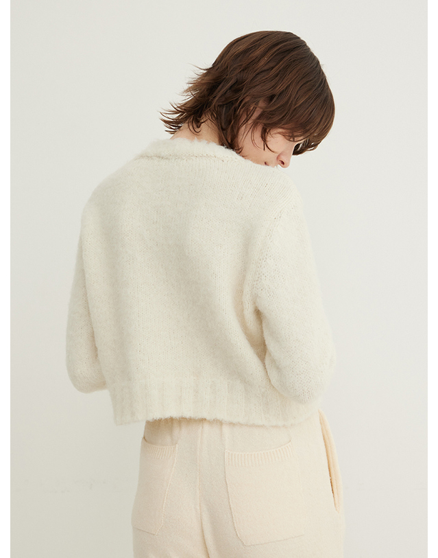 스텝어라운드 Brushed Crop Round knit_SNOW PEARL 착용컷