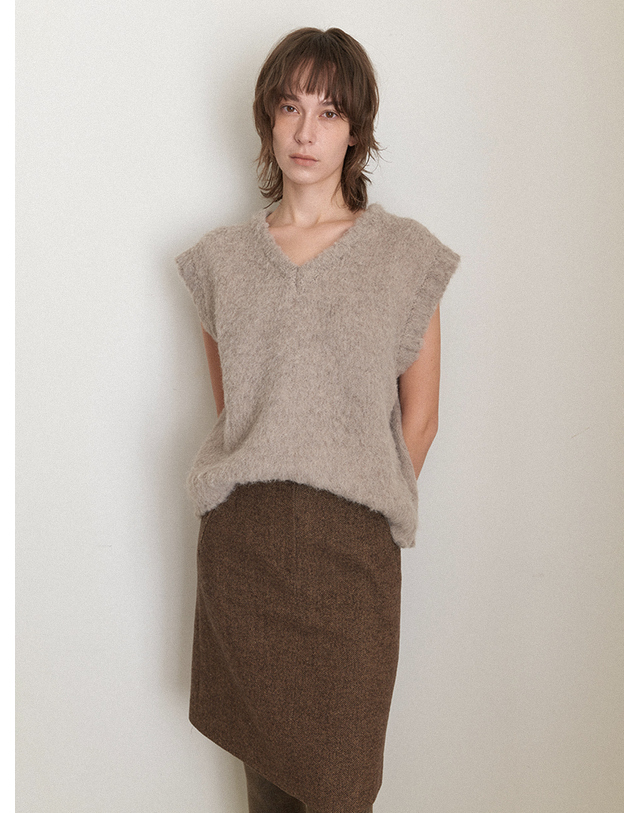 스텝어라운드 Brushed Knit Vest_SAND STONE 착용컷