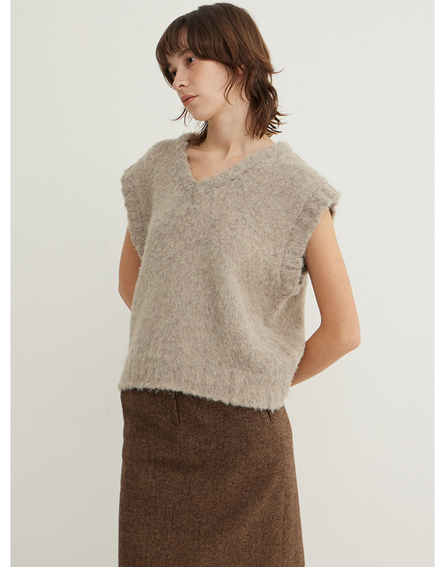 스텝어라운드 Brushed Knit Vest_SAND STONE 착용컷