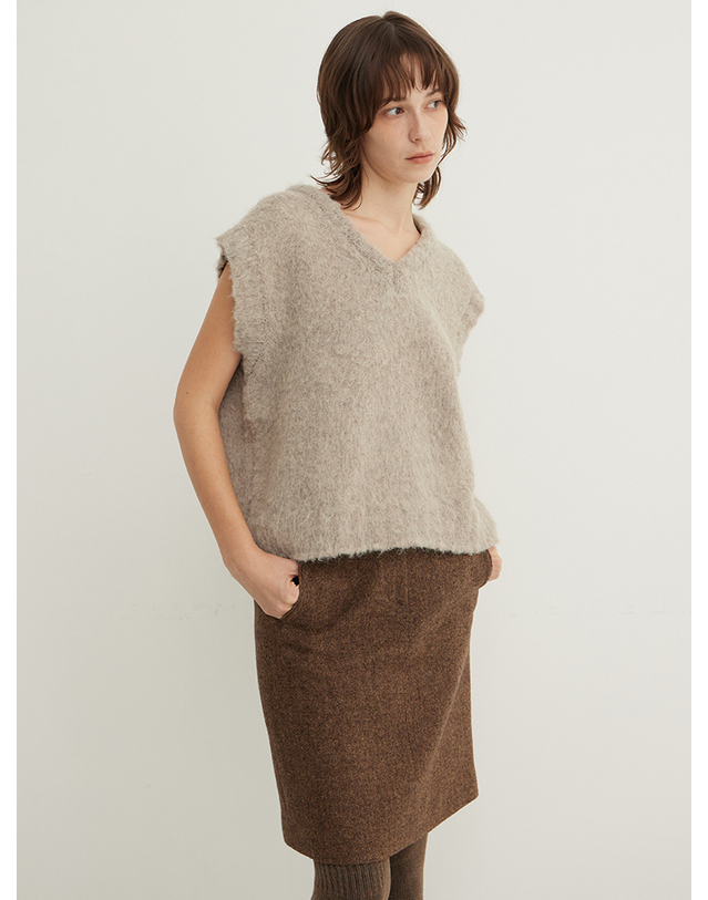 스텝어라운드 Brushed Knit Vest_SAND STONE 착용컷