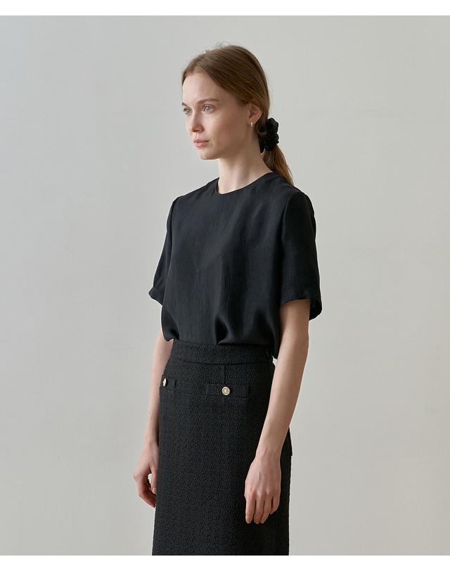 스텝어라운드 CRACK HALF SLEEVES BLOUSE_BLACK 블랙 착용컷