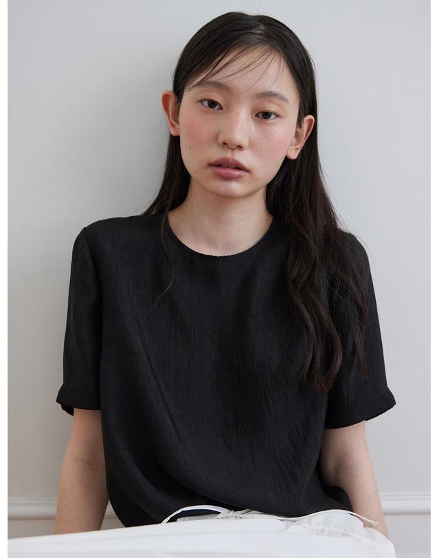 스텝어라운드 CRACK HALF SLEEVES BLOUSE_BLACK 블랙 착용컷