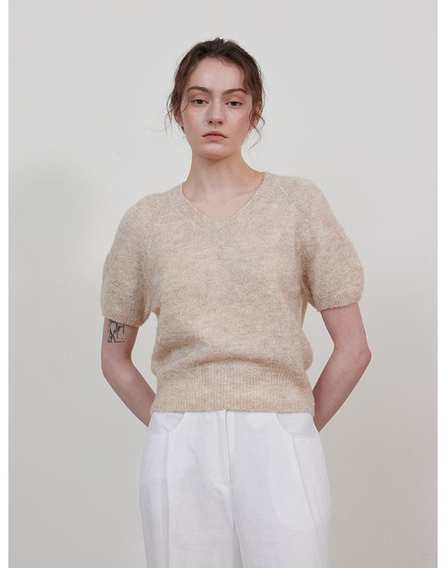 스텝어라운드 Alpaca V-neck half knit_BEIGE 착용컷