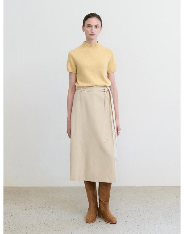 스텝어라운드 Side pleated A-line skirt_BUTTER 그레이 착용컷