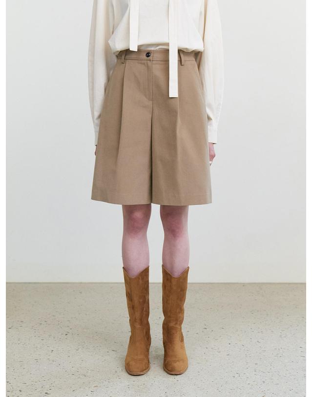 스텝어라운드 Front tuck bermuda cotton pants_BROWN 카멜 착용컷