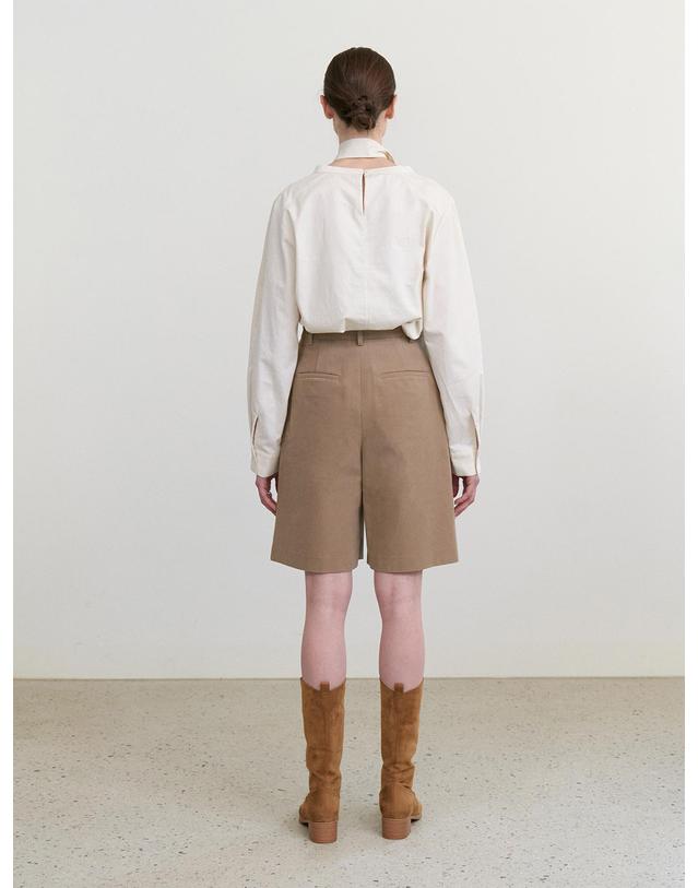 스텝어라운드 Front tuck bermuda cotton pants_BROWN 카멜 착용컷
