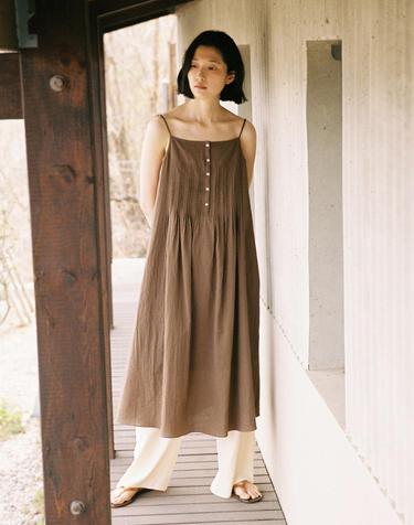 Pintuck Button Slip Dress_BROWN