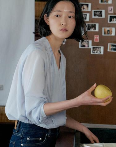 Soft Pintuck V-Neck Blouse_SKY BLUE