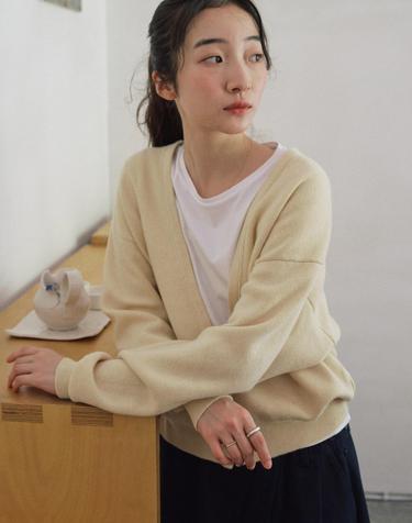 Superfine Wool Deep V-Neck Cardigan_BUTTER CREAM