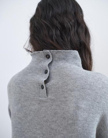 Reversible Button High Neck Knit_GREY