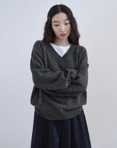 Cashmere reglan v neck knit_CHARCOAL