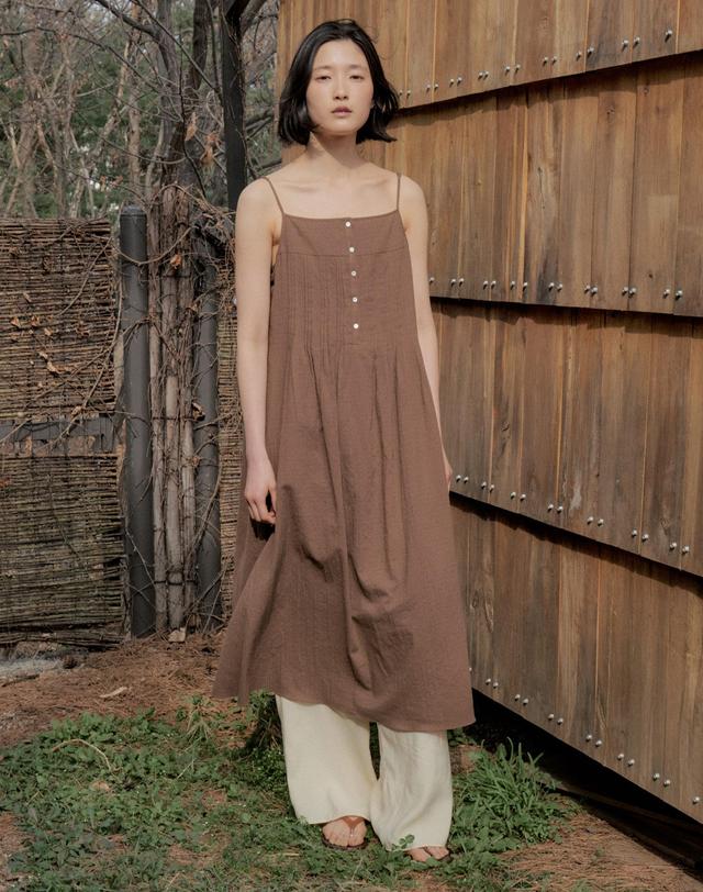 스텝어라운드 Pintuck Button Slip Dress_BROWN 착용컷